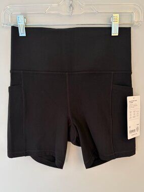 Athleta salutation stash 5" shorts - black size small, new with tags
